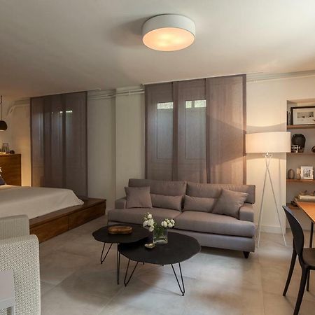 Unique Semi-Basement Stay At The Foot Of The Acropolis Athens Exterior photo